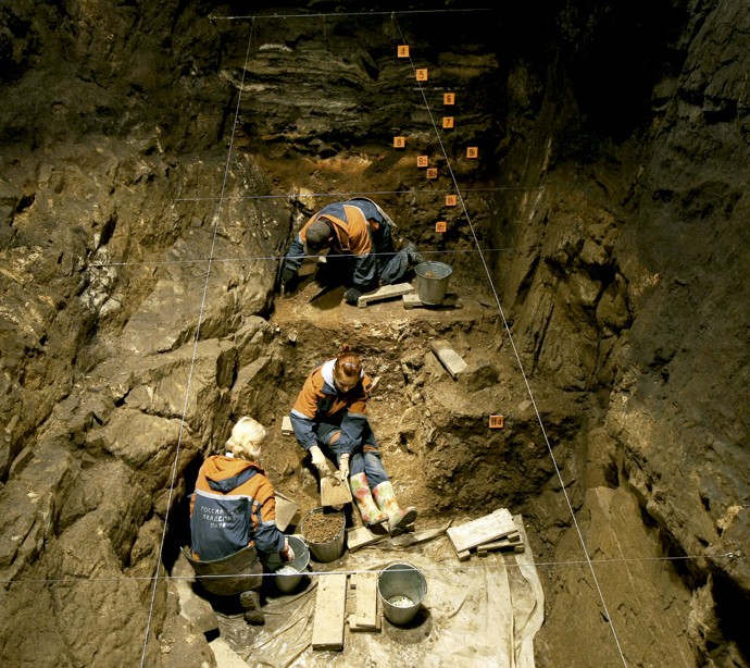 Desenterrando o passado: Ossos de denisovanos encontrados na Sibéria, em 2008 (Foto: Science Photo Library)