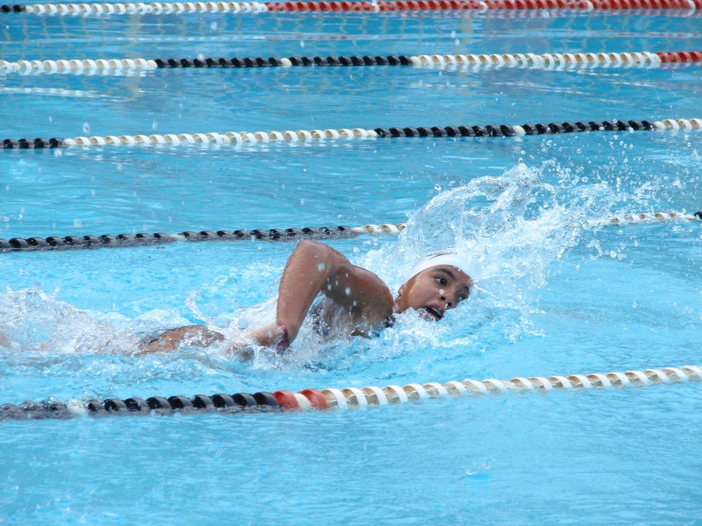 Alecsandra Camargo durante treinamento em piscina da Associação Atlética Banco do Brasil (AABB), em Rio Branco (AC), em 2008 — Foto: Arquivo pessoal/Manoel Façanha