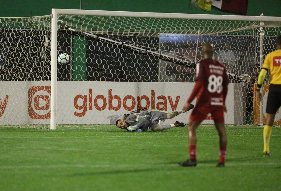 DamiÃ£o lamenta pÃªnalti perdido em derrota: 