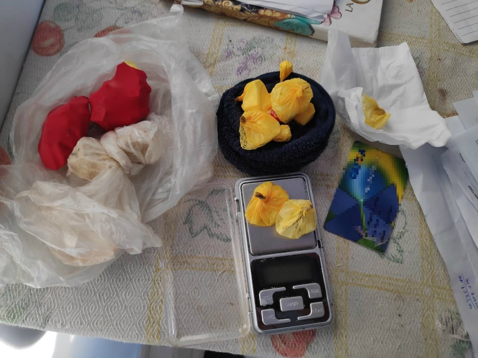 Grupo é suspeito de controlar o tráfico de drogas em Dois Vizinhos e região. — Foto: Divulgação/PCPR