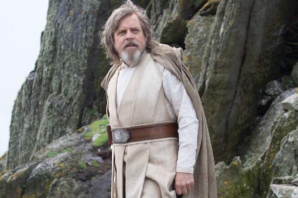 Mark Hamill como Luke Skywalker na cena final de Star Wars: Episódio VII - O Despertar da Força (2015) (Foto: Reprodução)