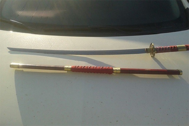 Espada samurai estava na casa de suspeito preso em Colônia Leopoldina (Foto: Divulgação/PC-AL)