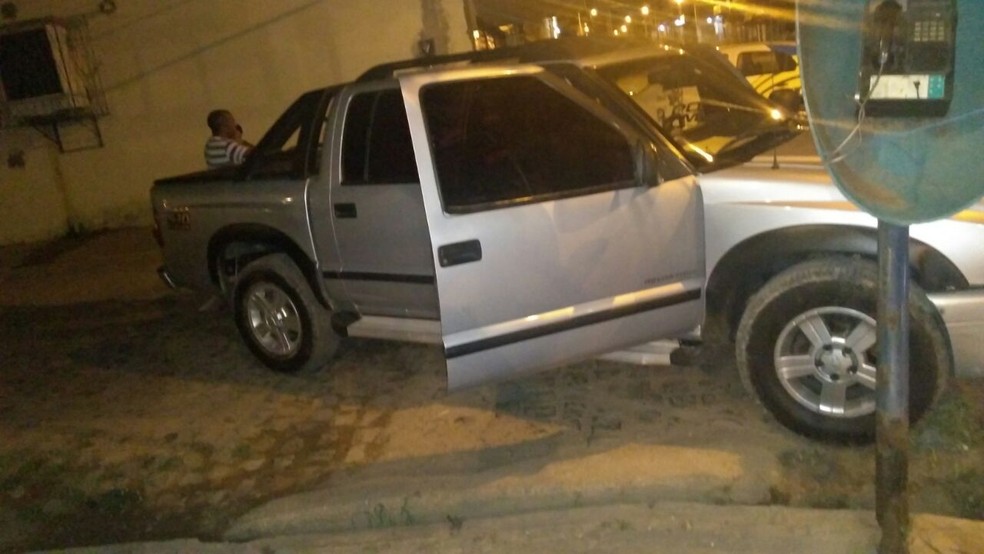 Veículo foi atingido por vários disparos, segundo a família (Foto: Antônio Filho/Arquivo pessoal)