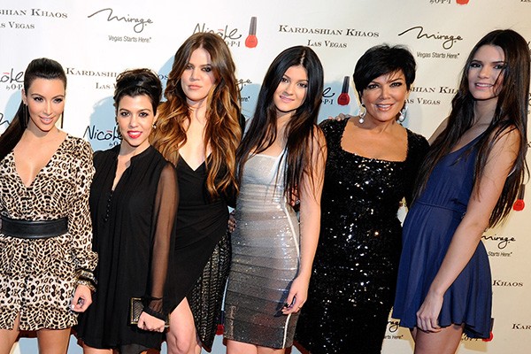 Kim, Kourtney e Khloe Kardashian e Kylie, Kris e Kendall Jenner (Foto: Getty Images)