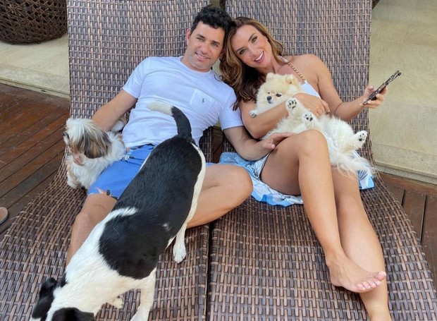 Nicole Bahls  e o namorado, Marcelo Viana: amor pelos bichos foi importante na relação (Foto: Instagram/@marceloviana/Reprodução)