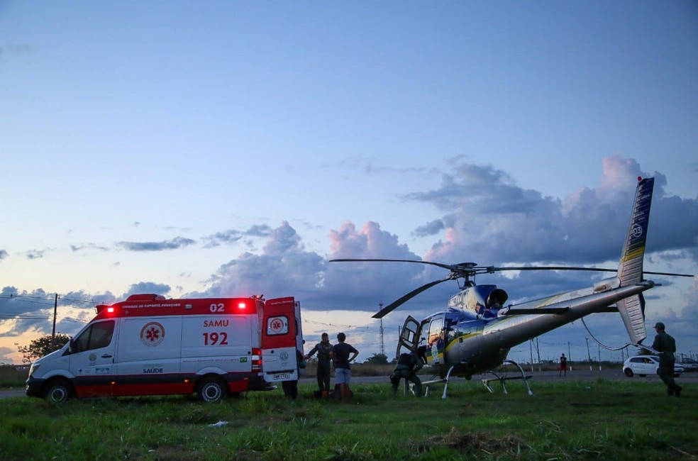 Resgate foi feito por meio de helicóptero — Foto: Secom