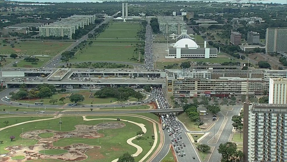 Carreata em Brasília em ato pró governo — Foto: TV Globo/Reprodução