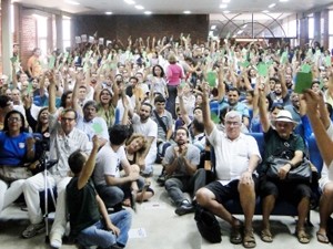 Professores da UFCG votaram pela greve por tempo indeterminado durante assembleia (Foto: Adufcg/Divulgação)