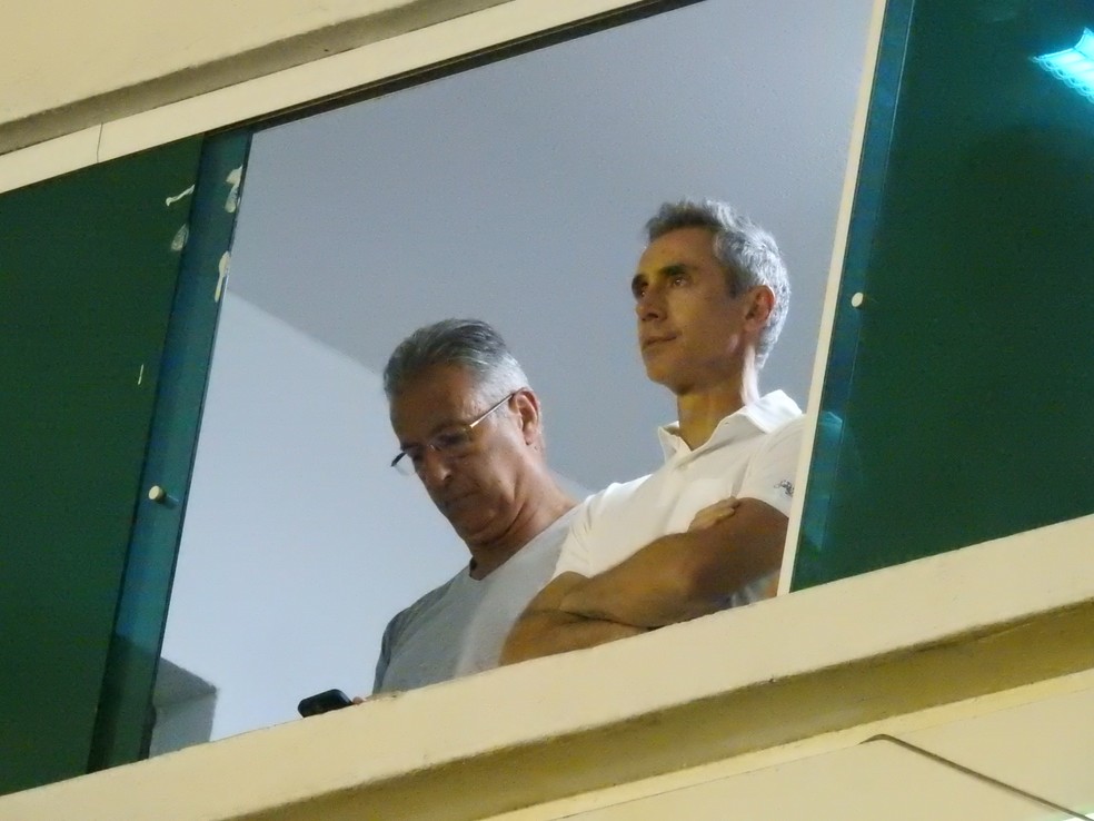 Paulo Sousa com semblante s&eacute;rio no segundo tempo de Flamengo 2x1 Portuguesa &mdash; Foto: Fred Gomes