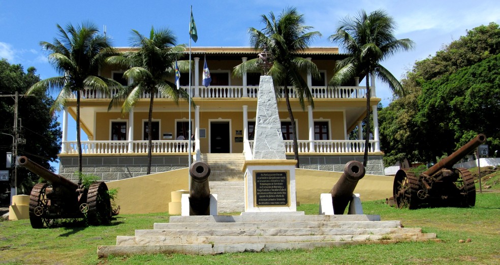 Luzes do Palácio São Miguel ficam apagadas por uma hora na noite do sábado (27) — Foto: Ana Clara Marinho/TV Globo