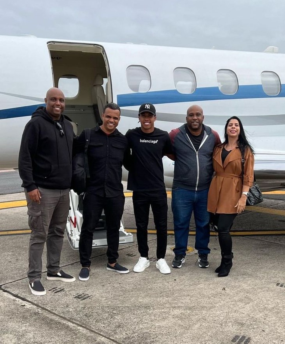 Andrey Santos, do Vasco, voa para S�o Paulo com pais e empres�rios para acertar renova��o � Foto: Arquivo Pessoal