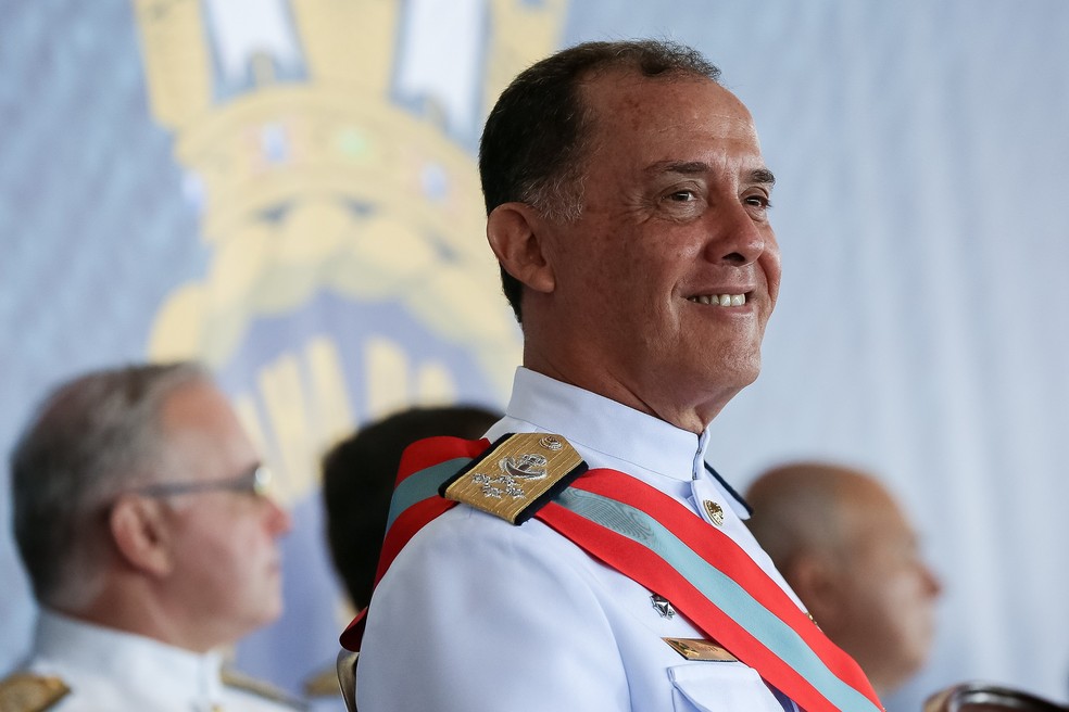 O almirante Ilques Barbosa Junior durante solenidade de passagem de comando da Marinha no Clube Naval de Brasília — Foto: Marcos Corrêa/Presidência da República