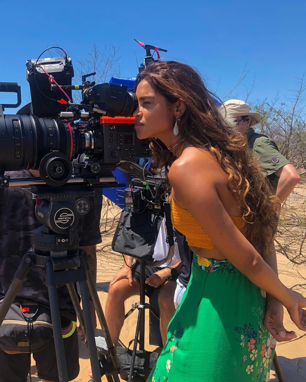 Cabeleireiro ensina a reproduzir os cabelos de Lucy Alves — Foto: @lucyalves