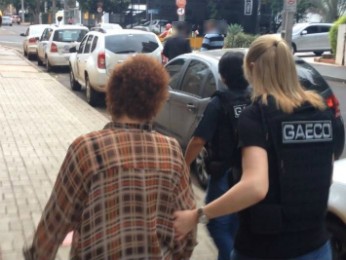 Gaeco cumpre mandados de prisão e de  busca e apreensão na região de Londrina (Foto: Alberto D'Angele/RPC)