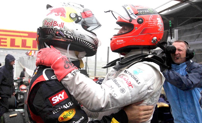Vettel Schumacher comemoração GP Brasil tricampeão (Foto: Reuters)