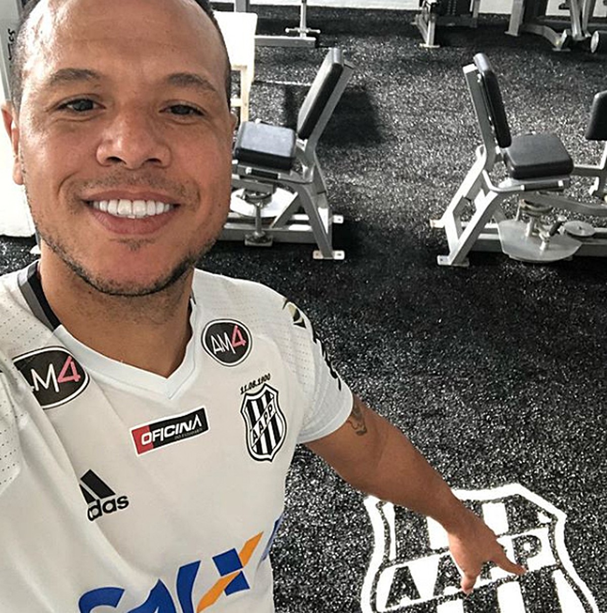 Luis Fabiano é liberado para treinar com bola e aumenta chance de ...