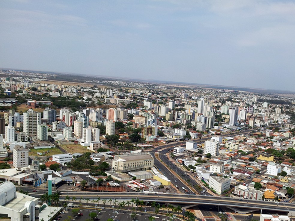 Vista aÃ©rea de UberlÃ¢ndia, cidade considerada com grande potencial para o mercado da construÃ§Ã£o civil â€” Foto: FlÃ¡vio Cortez/G1