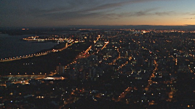 Em Porto Alegre, amanhecer teve temperaturas menores a 10ºC nesta segunda (Foto: Reprodução/RBS TV)
