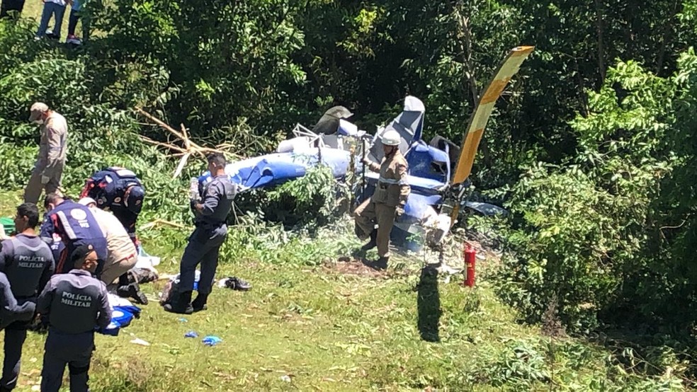 Helicóptero cai em Vila Velha, ES— Foto: Danielle Cariello/ TV Gazeta 