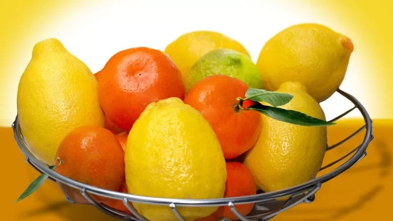 O consumo de frutas cítricas em excesso também está associado ao refluxo (Foto: Getty Images via BBC News)