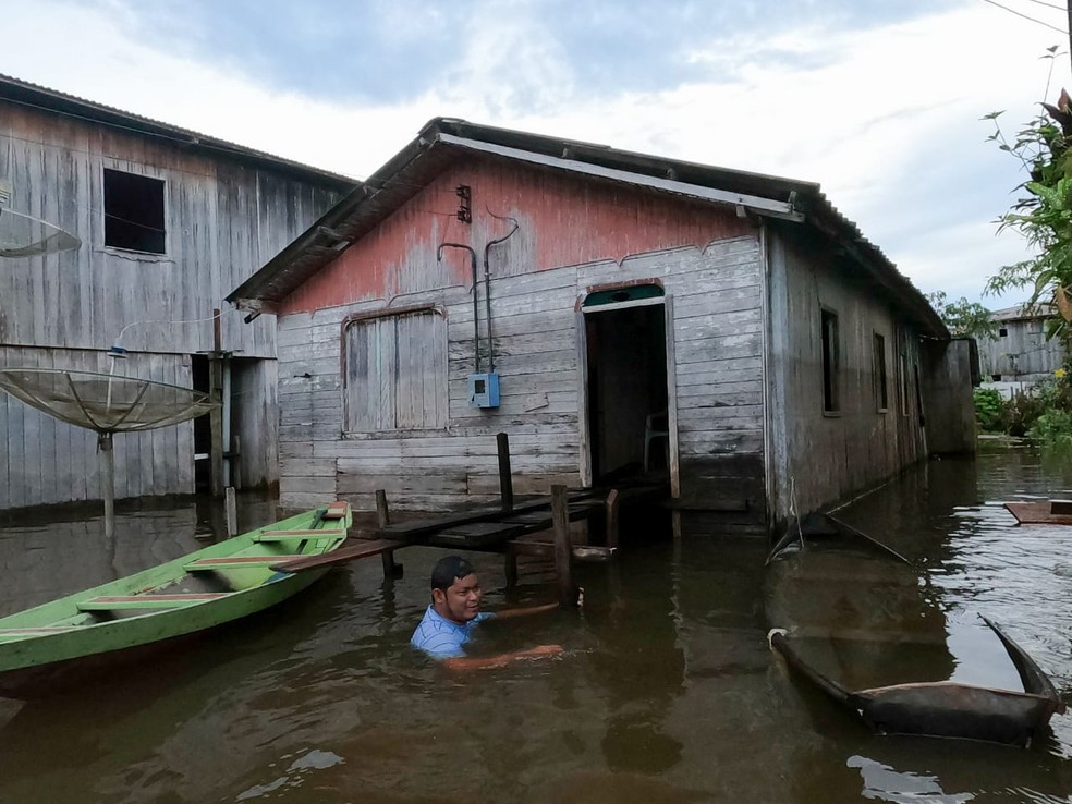 Sobe para 29 n&uacute;mero de cidades em emerg&ecirc;ncia por causa da cheia no AM |  Amazonas | G1