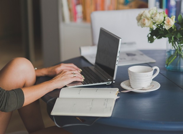 Para fazer home office confortavelmente em casa é essencial ter um notebook que atenda as necessidades do trabalho (Foto: Pixabay / CreativeCommons)