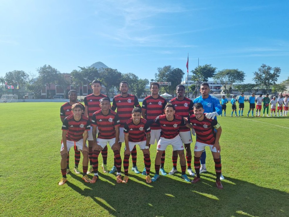 Flamengo goleia o Bangu por 4 a 0 e vai para a final da Taça Rio Sub-20
