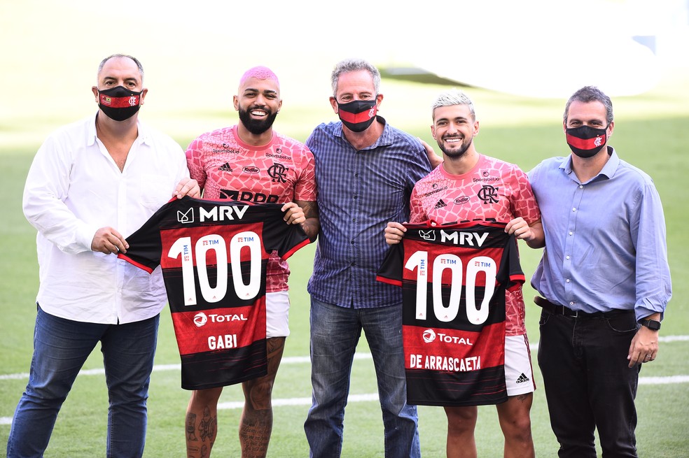 Gabigol e Arrascaeta antes de Flamengo x Corinthians — Foto: André Durão