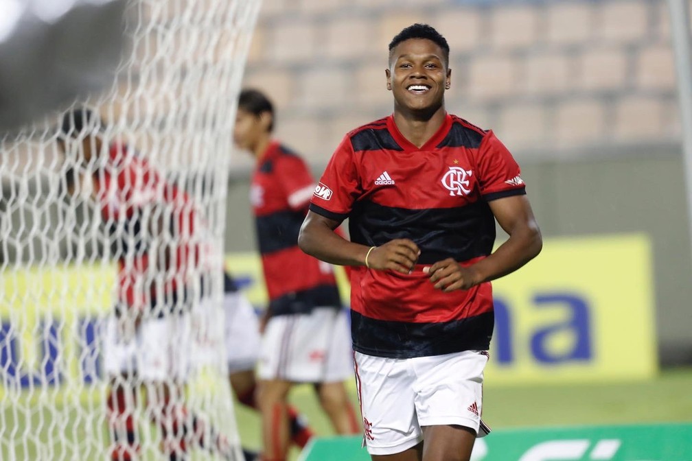 Matheus França comemora gol do Flamengo contra o Forte-ES pela Copa São Paulo de Futebol Júnior — Foto: Gilvan de Souza/CRF