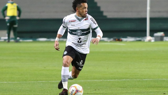 Rafinha faz golaço no segundo tempo