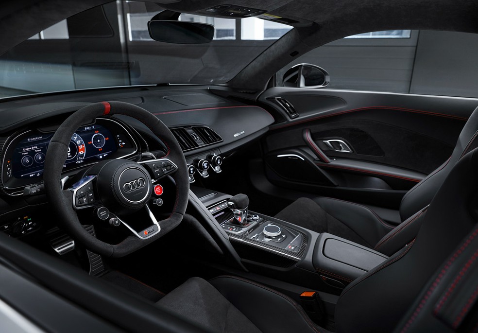 Interior do novo Audi R8 GT tem volante em Alcantara e peças em fibra de carbono — Foto: Divulgação