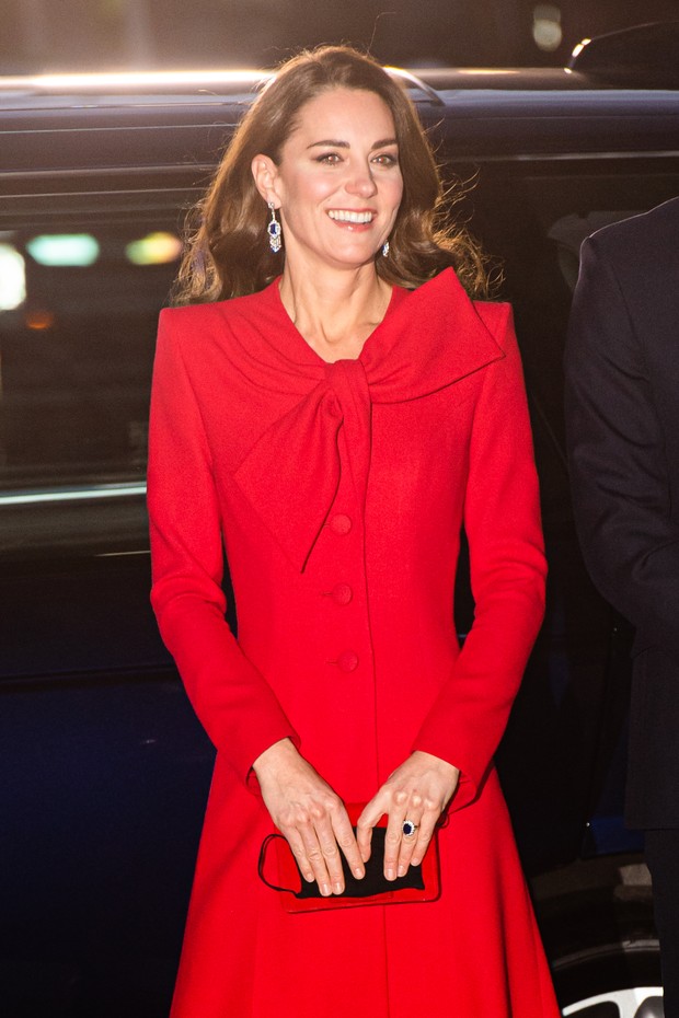 LONDON, ENGLAND - DECEMBER 08: Catherine, Duchess of Cambridge attends the "Together at Christmas" community carol service on December 08, 2021 in London, England. (Photo by Samir Hussein/WireImage) (Foto: Samir Hussein/WireImage)
