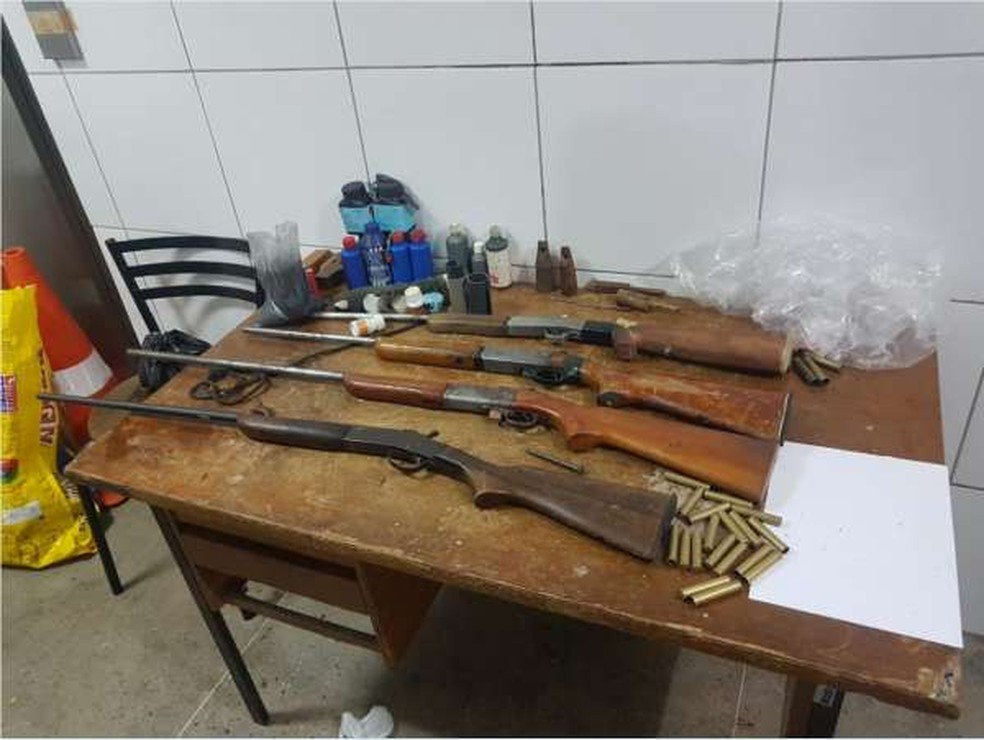 Armas de fogo apreendidas pela PM com os criminosos  â€” Foto: ReproduÃ§Ã£o