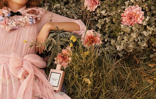 Alessandro Michele assinou sua primeira fragrância desde que assumiu a direção criativa da Gucci: a Gucci Bloom   