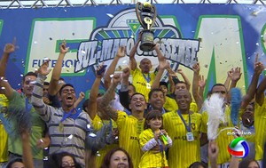 Cene comemora o título do Campeonato Sul-mato-grossense  (Foto: Reprodução/TV Morena)