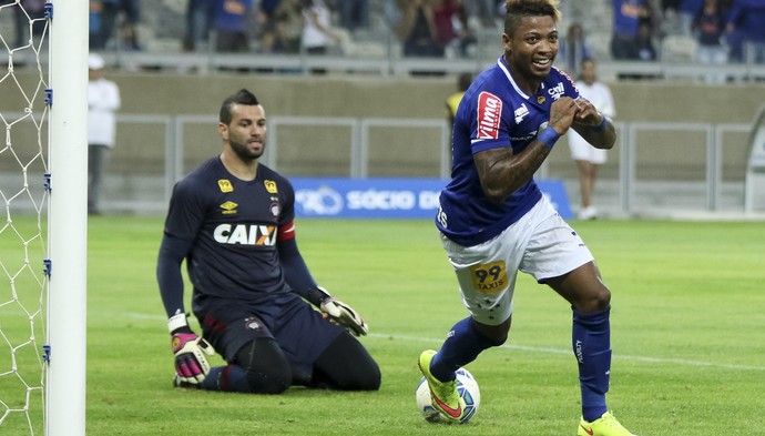 Marinho comemoração Cruzeiro x Atlético-PR (Foto: Futura Press)