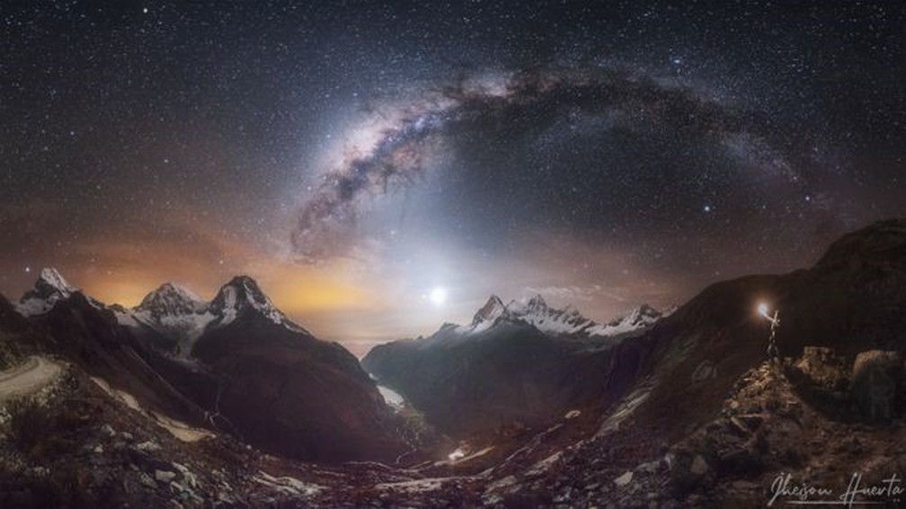 As montanhas cobertas de neve de Huascarán e Huandoy, na Cordilheira Branca, no Peru. — Foto: Jheison Huerta/BBC
