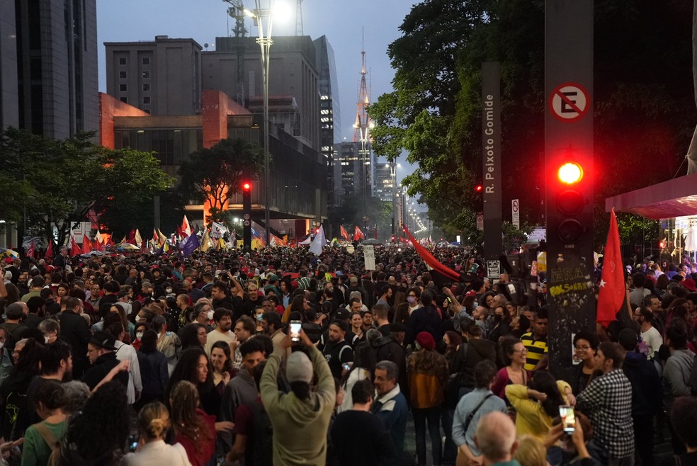 Multidão faz protesto contra ataques antidemocráticos de bolsonaristas em Brasília — Foto: Fábio Tito/g1