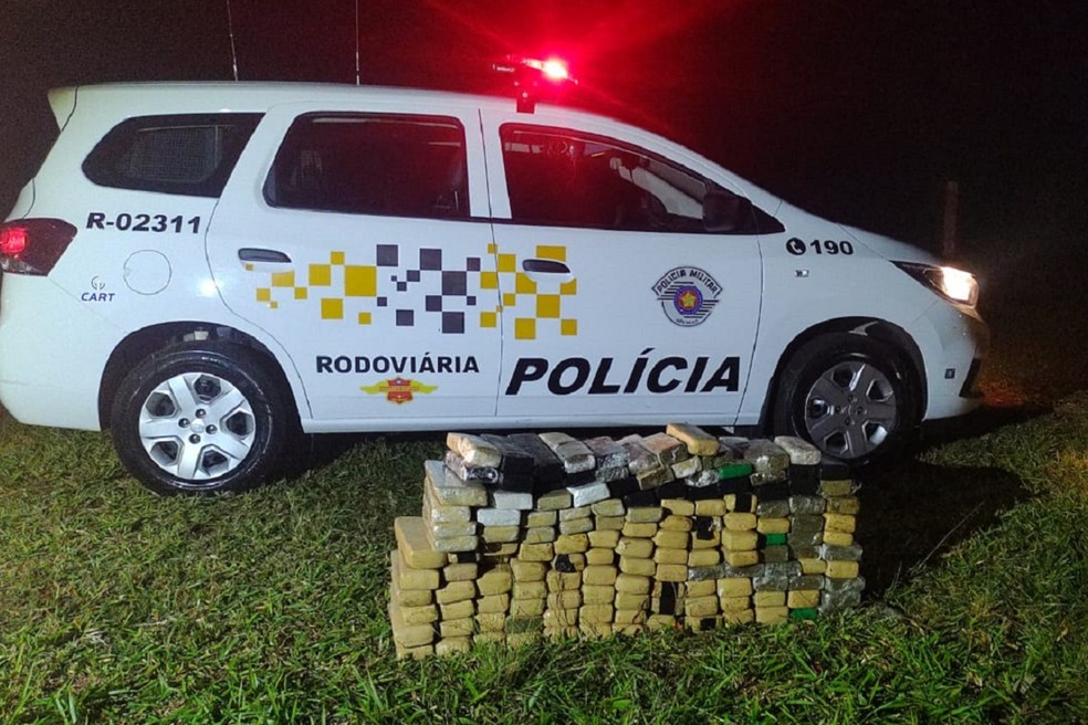 Entorpecente apreendido totalizou 136 quilos — Foto: Polícia Rodoviária/Divulgação