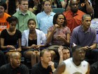 Obama torce por cunhado em jogo de basquete universitário no Havaí