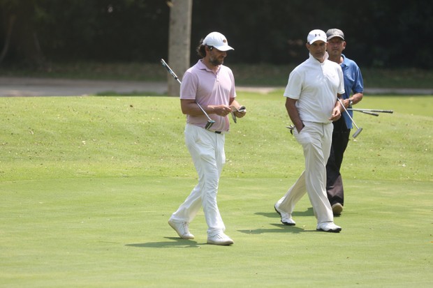 Rodrigo Lombardi e Marcos Pasquim jogam golfe no Rio de Janeiro (Foto: AgNews)