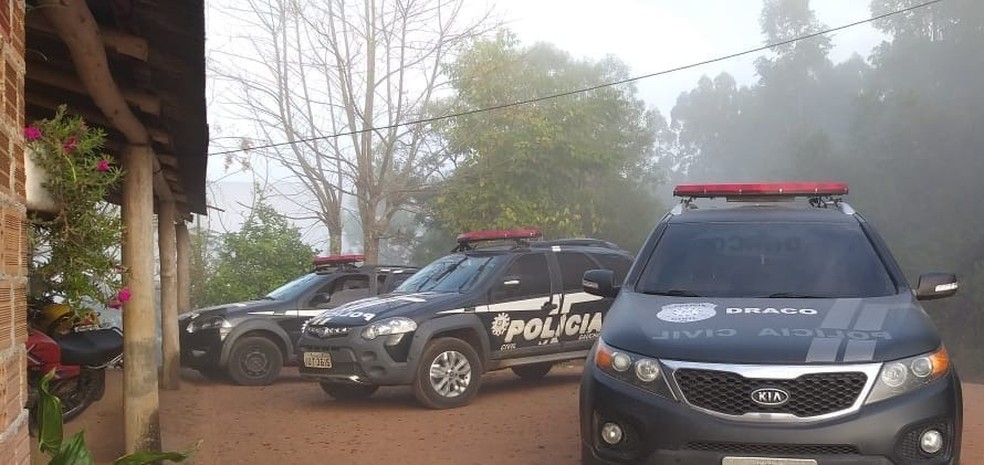 Agentes cumpriram mandados de prisão e de busca e apreensão nesta terça (11) — Foto: Polícia Civil/Divulgação