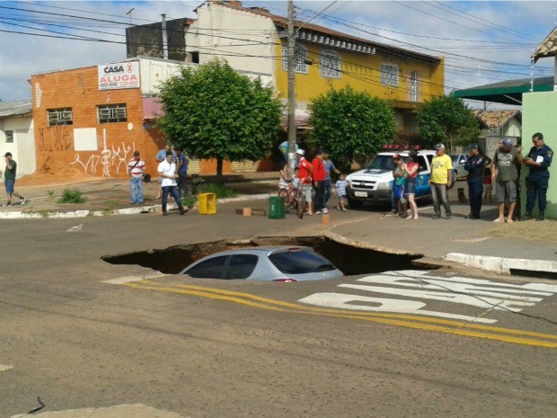 G1 - Fechada cratera que 'engoliu' carro em bairro de Campo Grande ...
