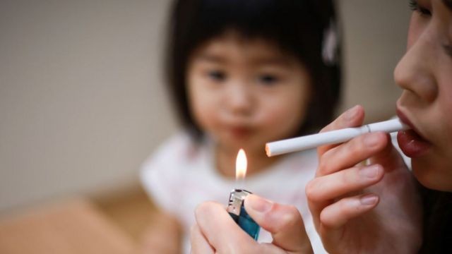 O fumo passivo pode ser letal para crianças (Foto: GETTY IMAGES (via BBC))