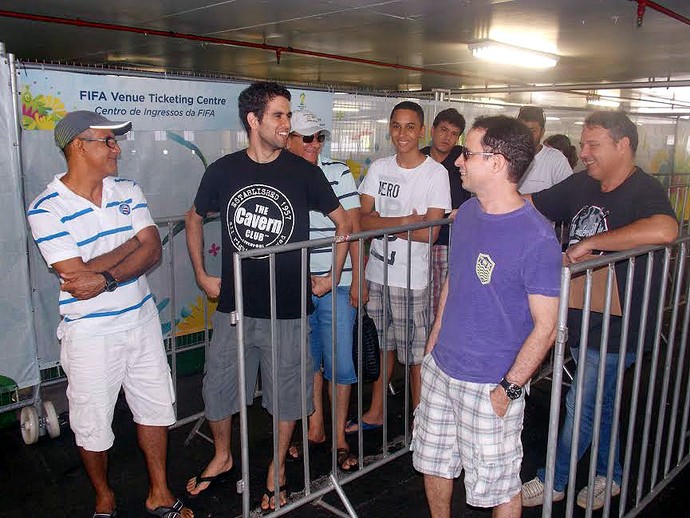 Venda de ingressos para a Copa do Mundo em Salvador (Foto: Thiago Pereira)