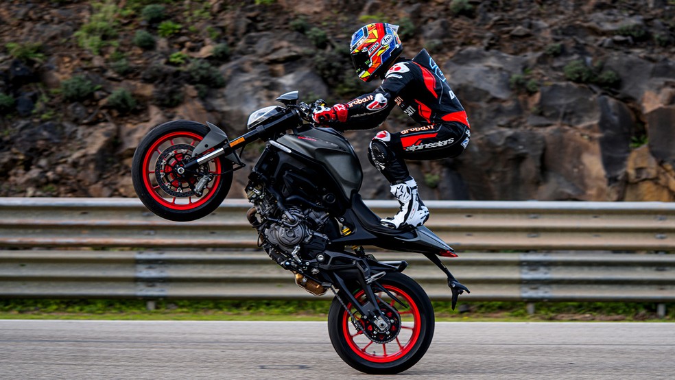 Ducati Monster estreia o motor Testastretta — Foto: Divulgação