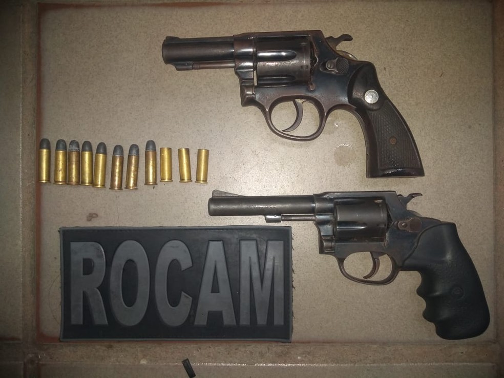 Armas apreendidas pela PM apÃ³s confronto com suspeitos em Natal â€” Foto: PM/DivulgaÃ§Ã£o