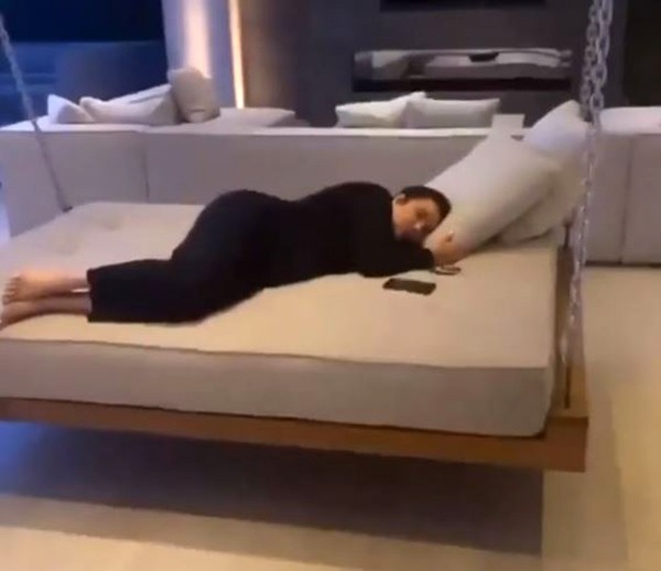 Kris Jenner dormindo (Foto: Instagram)