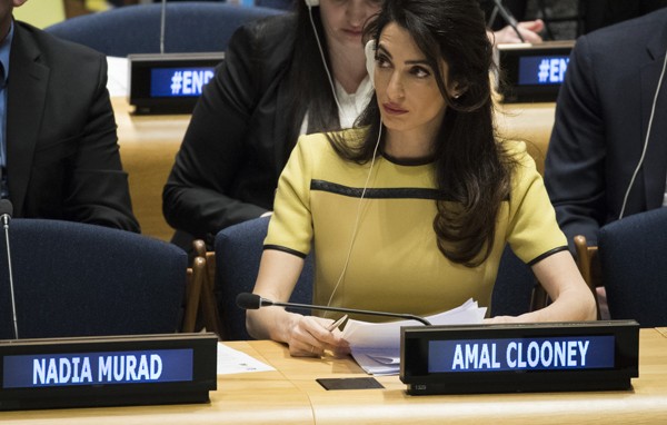 Amal Clooney representa vítimas do Estado Islâmico na ONU (Foto: Getty Images)