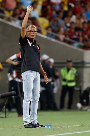 Com pressão, dúvidas e sem poder perder, Fla embarca para o Equador